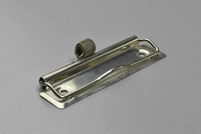 clip do clipboarda z uchwytem na długopis